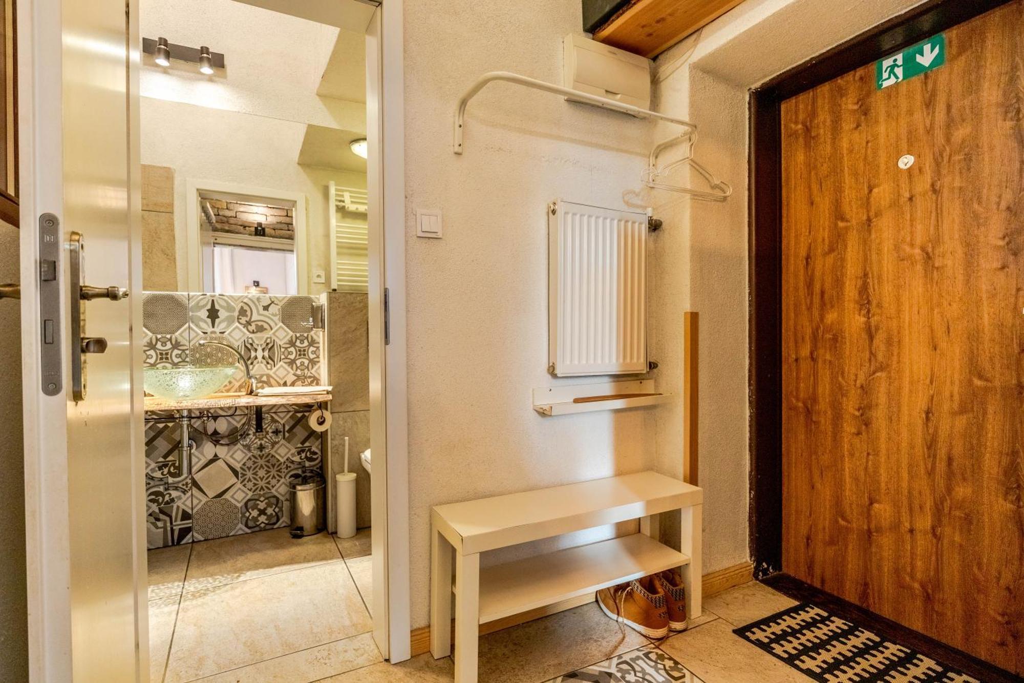 Historical Wine Apartment Bratislava Luaran gambar